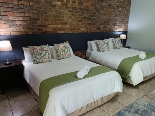 Airport Bird & Game Lodge Room Type - Queen Room