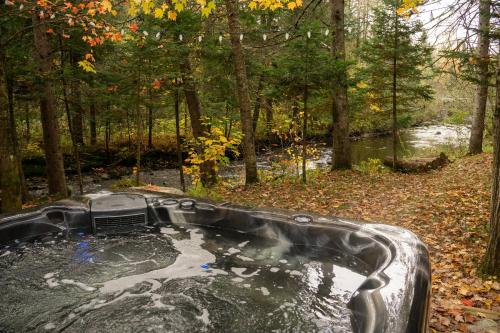 Spa Lake & Miller Zoo - Oppy Shack in Frampton (QC)