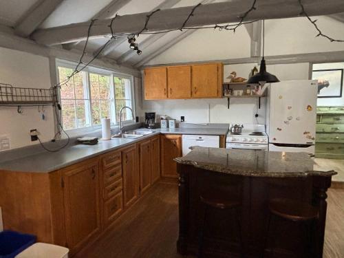 Spa Lake & Miller Zoo - Oppy Shack in Frampton (QC)