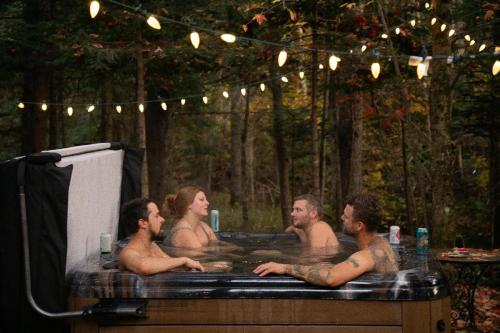 Spa Lake & Miller Zoo - Oppy Shack in Frampton (QC)