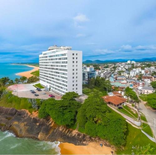 Guarapari com elevador, reformado, Wi-Fi, TV com Smart, vista livre e estacionamento, Guarapari