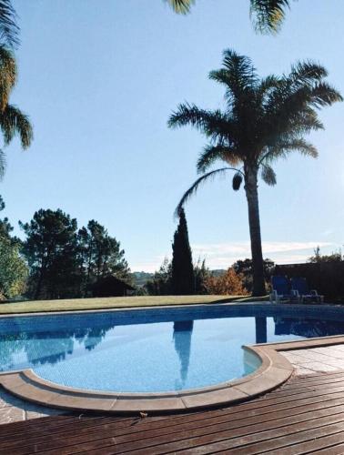 สระว่ายน้ำ, Spacious villa with pool, near Lisbon, for families and groups in อซามบูจา