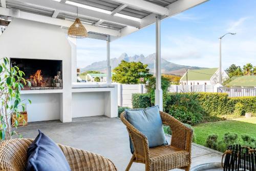 Winelands Getaway - image 12