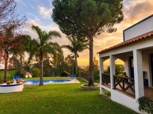 สวน, Spacious villa with pool, near Lisbon, for families and groups in อซามบูจา