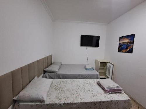 1 double bed, 2 twin beds