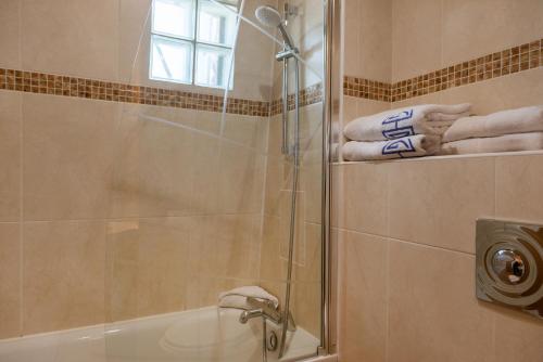 room detail thumbnail 2