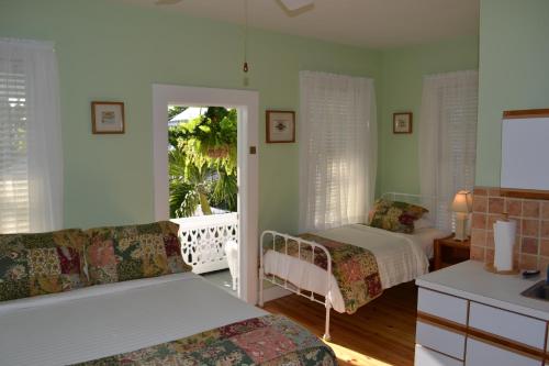 Speakeasy Inn & Rum Bar - image 2