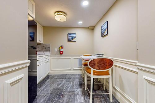 Nurse-Ready Studio Retreat! 2 Mi to Dtwn Holyoke in Holyoke (Massachusetts)