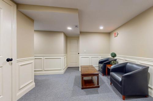 Nurse-Ready Studio Retreat! 2 Mi to Dtwn Holyoke in Holyoke (Massachusetts)