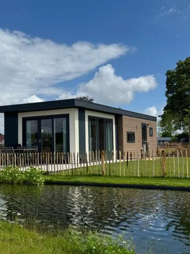 Chalet Heide - Ufer am Wasser in Brüggen, Deutschland