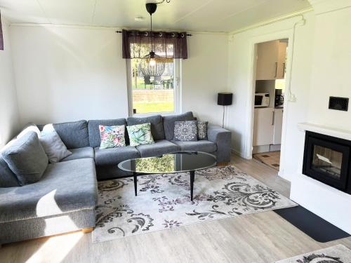 wspólne pomieszczenie/salon TV, Cozy rural house close to Vimmerby SE05023 in Vimmerby