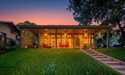 Funshine | Riverfront house in Mc Queeney with guest house, river views, grill in McQueeney