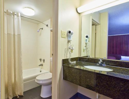 Magnuson Hotel Jacksonville Downtown - image 7