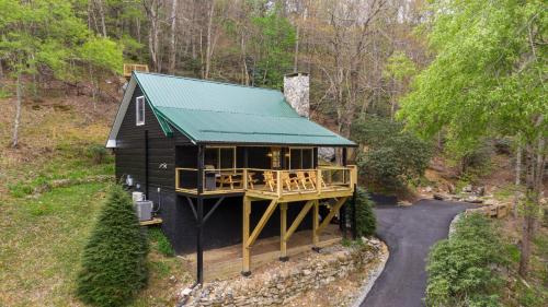 River Run Cabin - Watauga River in Valle Crucis with Firepit Pet Friendly Oversize Deck – khách sạn tại Thị trấn Banner Elk (NC)