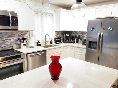 . Private 3br & basement 3bth near Trail golf & Lake