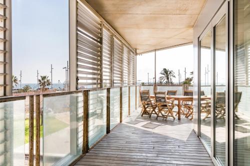 Beachfront with terrace for 8