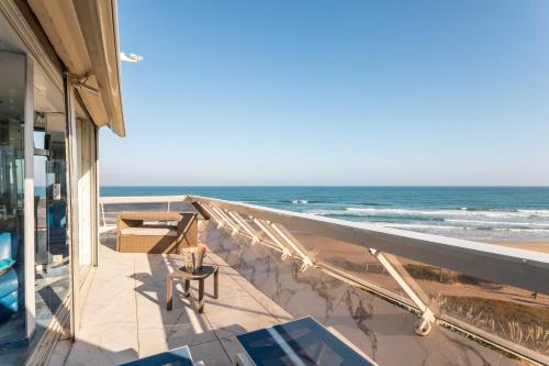 Elixir Heliopolis Seafront Apartment with Large Panoramic Terrace - image 4