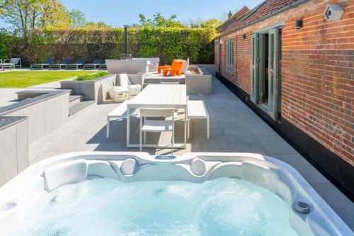 Exterior view, La Retraite in Wickmere