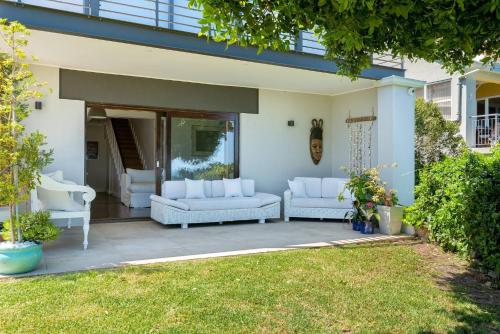 The Bright Beach House - image 11