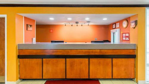 Econo Lodge Charlotte Airport - image 17