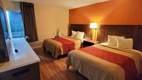 Econo Lodge Charlotte Airport - image 36