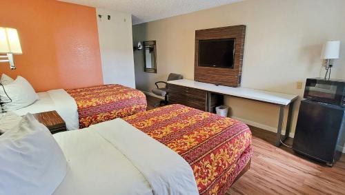 Econo Lodge Charlotte Airport - image 29