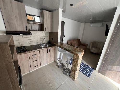 Kitchen, Pereira Airport Suites in San Joaquin