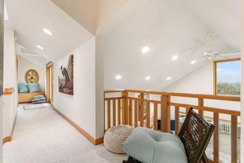 Viewhouse -Private Beach Access - Walkable - EV in Ferrysburg