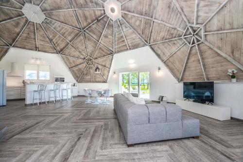 Sumner Lake House 2b - Groveland, FL