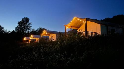 A szálláshely kívülről, Sapphire Glamping tent - tent site #8 in Klamath (CA)