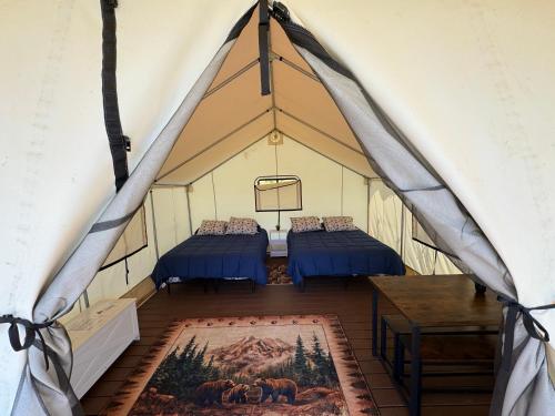 Sapphire Glamping tent - tent site #8 in Klamath (CA)
