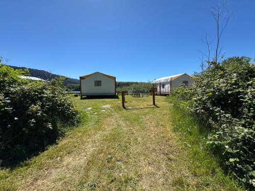 Sapphire Glamping tent - tent site #8 in Klamath (CA)