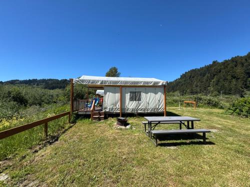 A környék, Emerald - Glamping tent in Klamath (CA)
