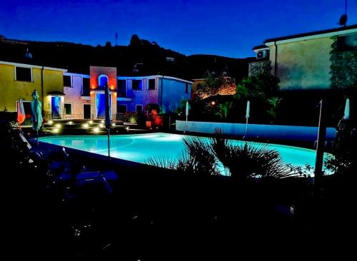 Bassein, Casa Spaziosa con giardino e piscina nel residence in Santa Maria Coghinas