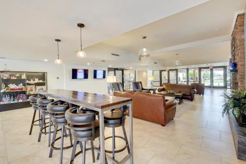 Patio & Grill! Resort-Style Sun Lakes Escape in Sun Lakes