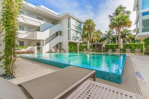 Beach Haus Key Biscayne Contemporary Apartments - 수영장