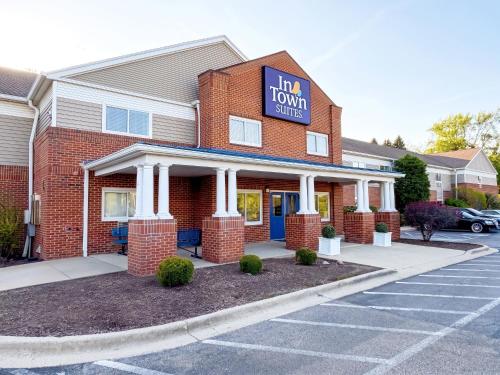 InTown Suites Extended Stay Chicago IL - Oakbrook in Villa Park, USA