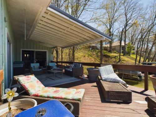 Ultimate Lake House with 4k Sq Ft Decks Near Town in Killen (AL)