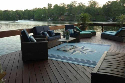 Ultimate Lake House with 4k Sq Ft Decks Near Town in Killen (AL)