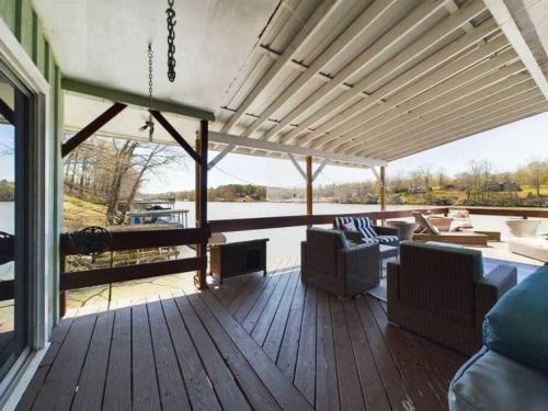 Ultimate Lake House with 4k Sq Ft Decks Near Town in Killen (AL)