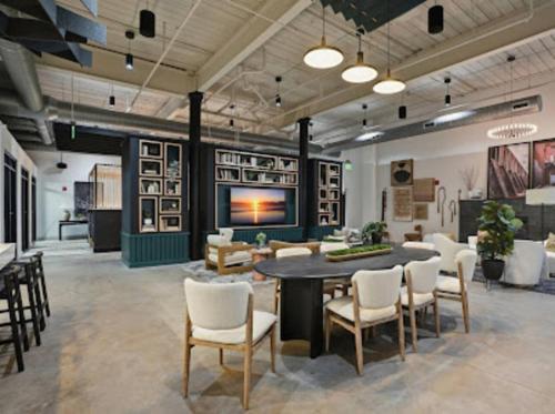 Bright and Elegant Abode Near DT GVL - image 2