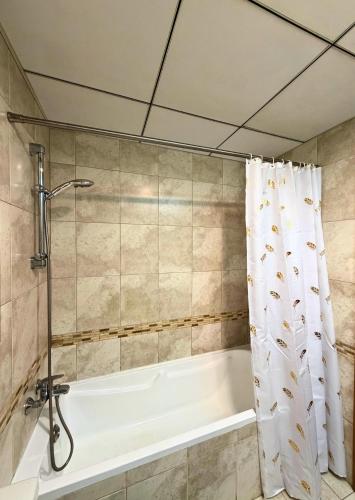 Spacious 2BR Marina Apt - Prime Location 502 - image 3