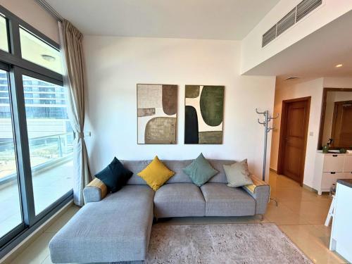Spacious 2BR Marina Apt - Prime Location 502 - image 7
