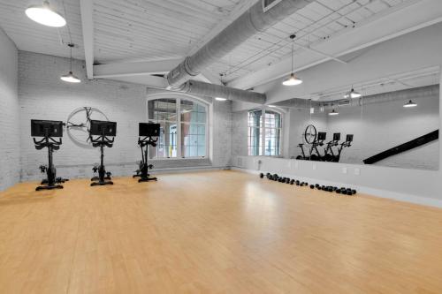 Warm and Inviting Abode - image 10