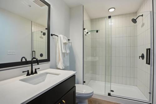 Cozy Industrial Abode - image 7