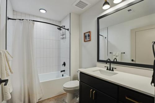 Cozy Industrial Abode - image 8