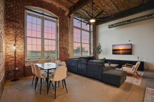 Cozy Industrial Abode - image 9