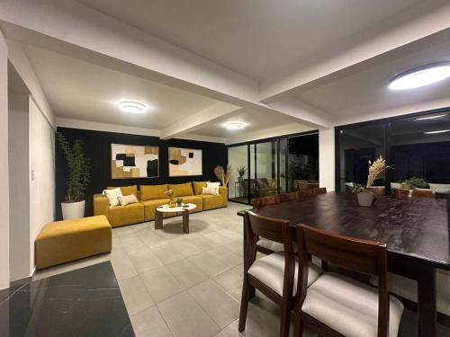 Modern 5BR Villa in Escalon with Private Pool Big Garden and 10 beds! - image 2