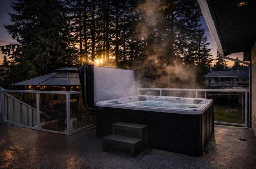 The Stag House - Hot Tub Theatre Arcade Games & Sleeps 18 in Langley