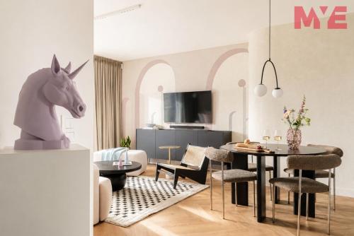 MYE Apartments - THE ELECTRIC UNICORN Apartment – khách sạn tại Widzew